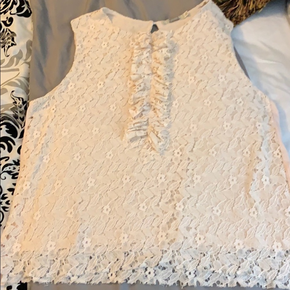 Beautiful cream colored Gimmicks tank